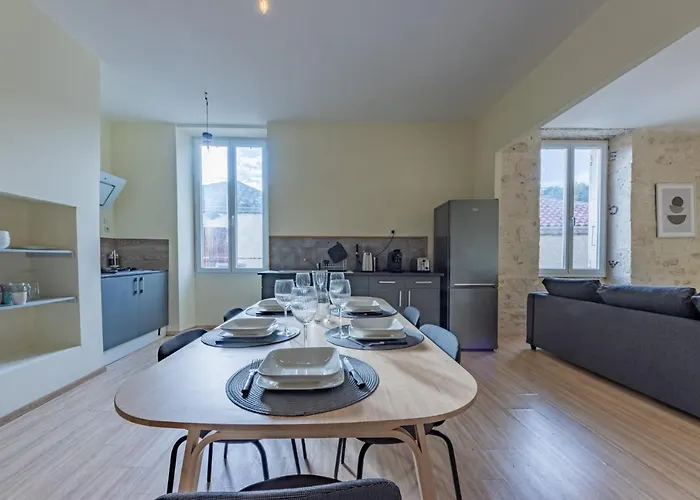 T3 Rdc Proche Commidites Parking Facile